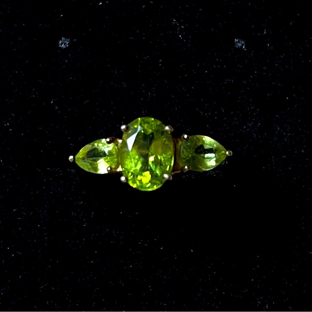 JTV Green Peridot 18K Yellow Gold over Silver 3Stone Ring 1.90ctw - Size: 6